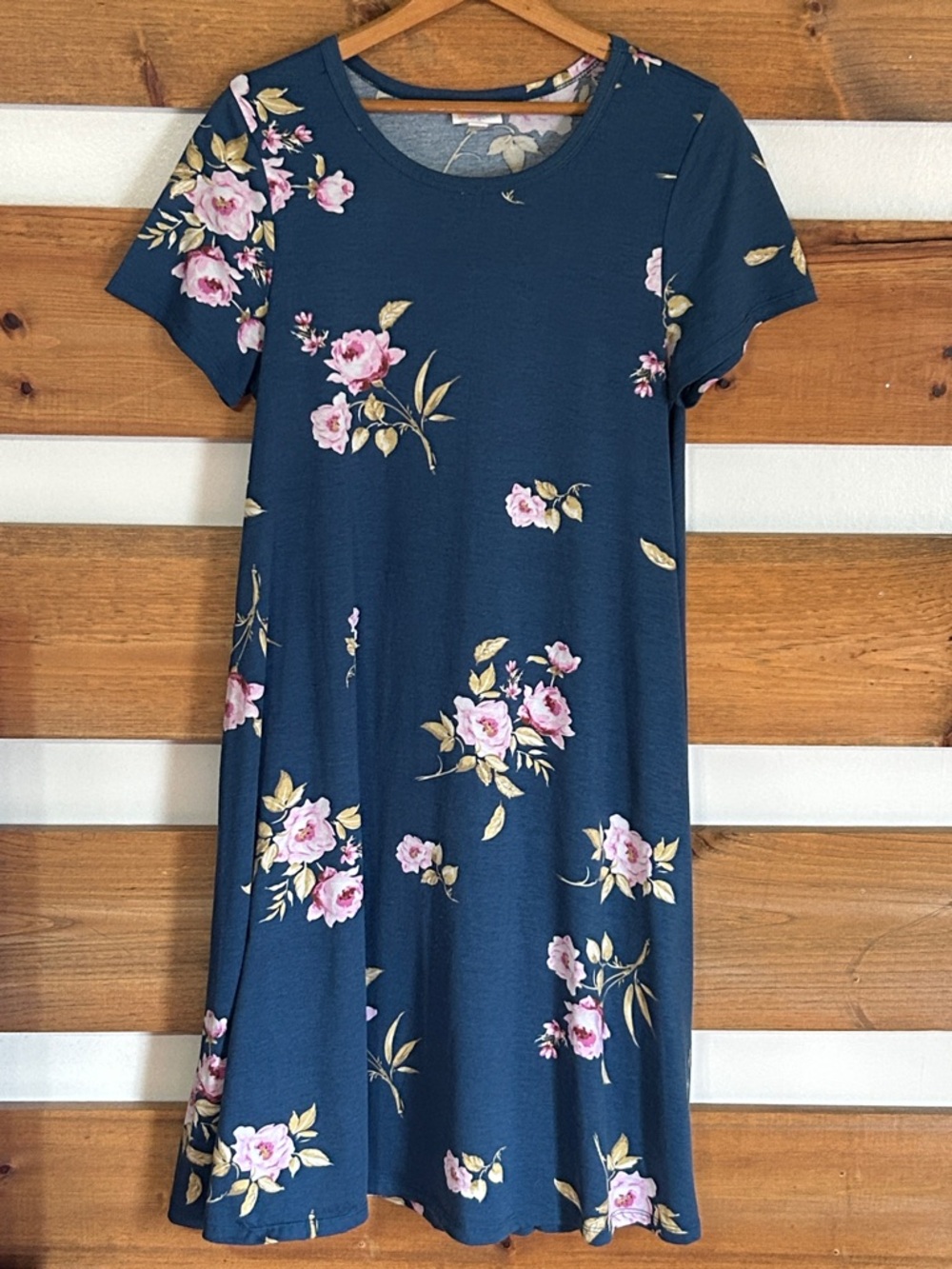 LuLaRoe Size S Floral Swift Flare Style Round Neck Dress w/Faux Leather Necklace